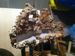 Montage du décor sur pilotis